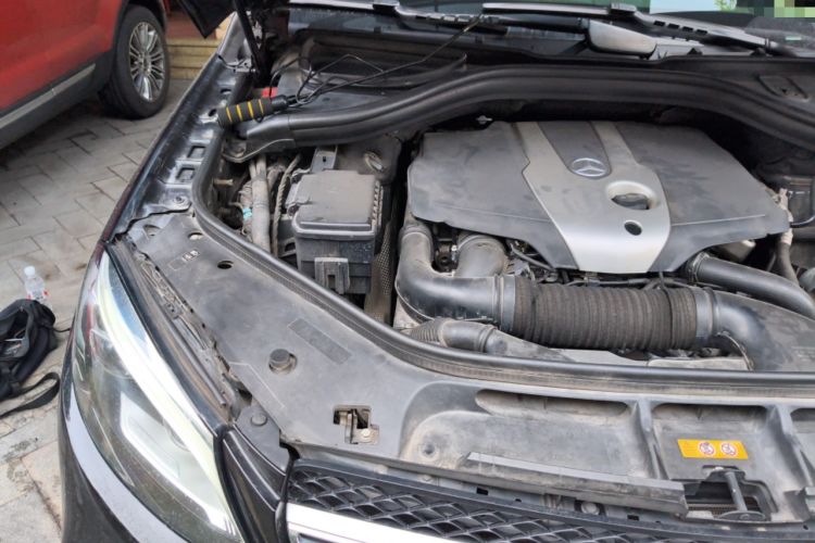 Used Mercedes-Benz GLE 2016 GLE 300 d 4MATIC Engine Bay Right