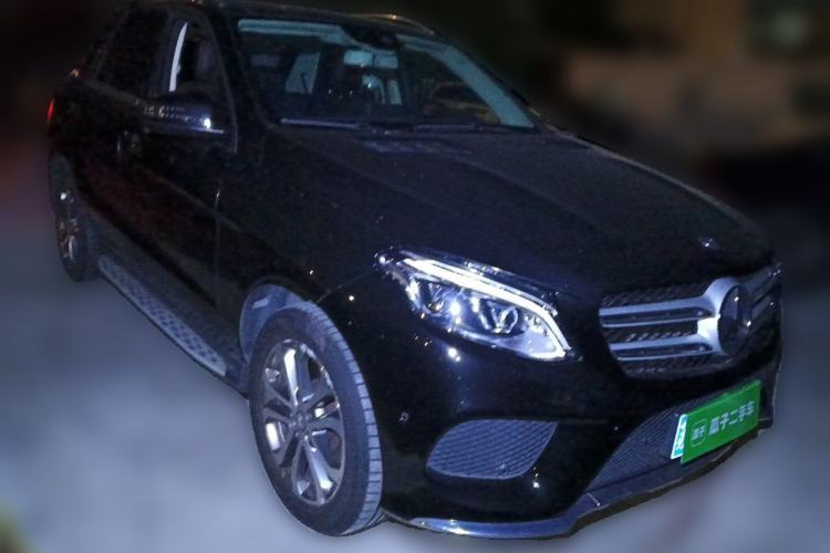 Used Mercedes-Benz GLE 2016 GLE 320 4MATIC Luxury Model Front Right 45 Deg