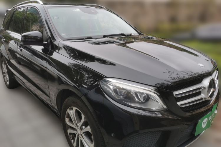 Used Mercedes-Benz GLE 2016 GLE 300 d 4MATIC Front Right 45 Deg