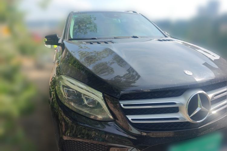 Used Mercedes-Benz GLE 2016 GLE 320 4MATIC Luxury Model Front Right 45 Deg