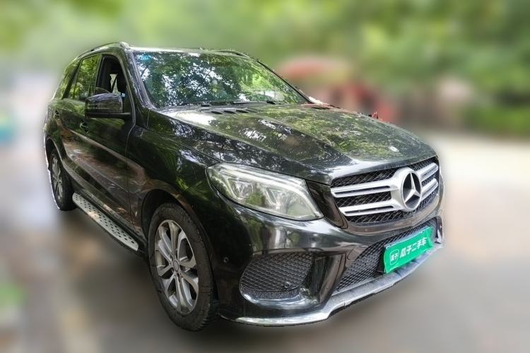 Used Mercedes-Benz GLE 2016 GLE 300 d 4MATIC Front Right 45 Deg