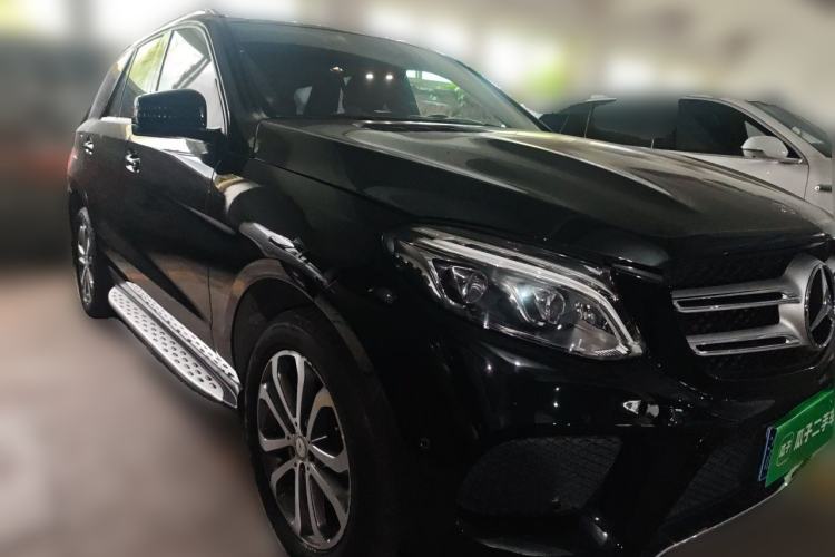 Used Mercedes-Benz GLE 2016 GLE 320 4MATIC Luxury Model Front Right 45 Deg