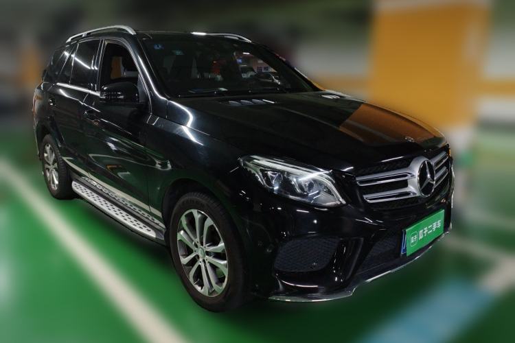 Used Mercedes-Benz GLE 2016 GLE 320 4MATIC Luxury Model Front Right 45 Deg