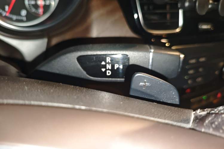 Used Mercedes-Benz GLE 2016 GLE 320 4MATIC Dynamic Edition Gear Lever