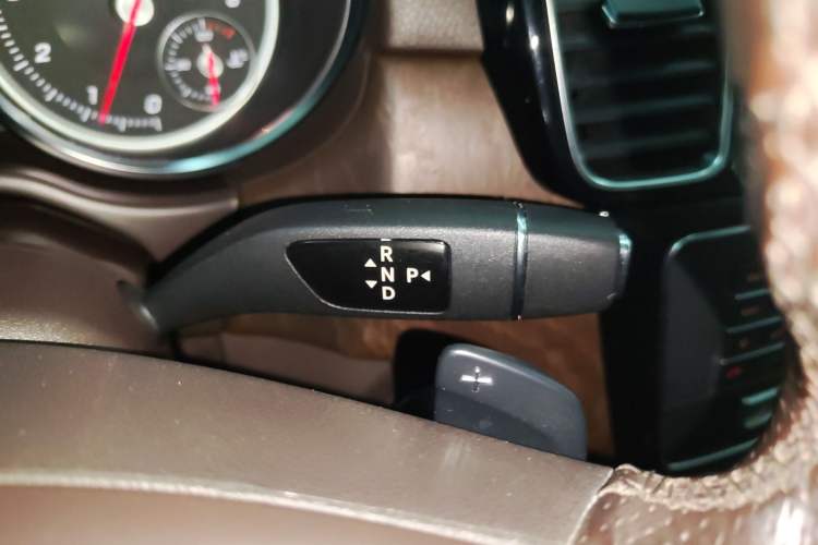 Used Mercedes-Benz GLE 2016 GLE 320 4MATIC Dynamic Edition Gear Lever