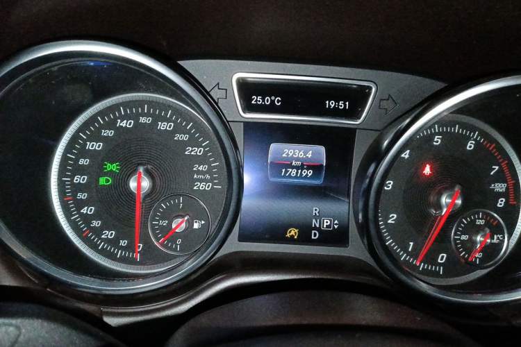 Used Mercedes-Benz GLE 2016 GLE 320 4MATIC Luxury Model Instrument Cluster