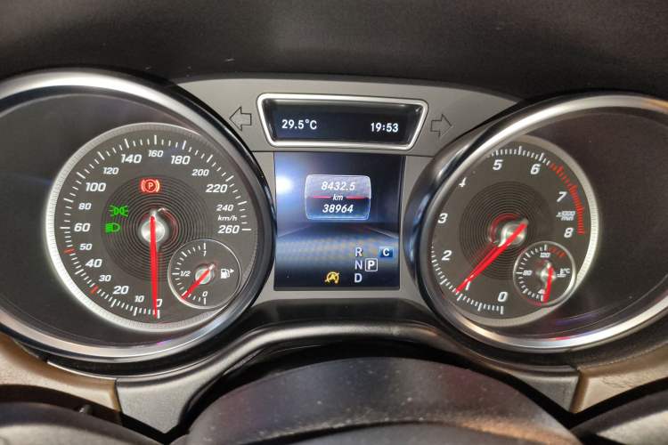 Used Mercedes-Benz GLE 2016 GLE 320 4MATIC Luxury Model Instrument Cluster