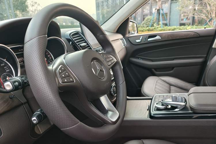 Used Mercedes-Benz GLE 2016 GLE 400 4MATIC Interior 10