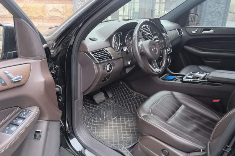 Used Mercedes-Benz GLE 2016 GLE 400 4MATIC Interior 3