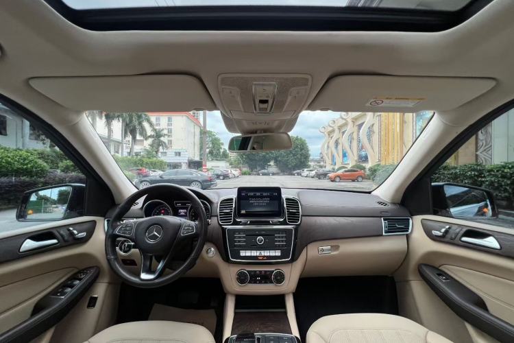 Used Mercedes-Benz GLE 2016 GLE 400 4MATIC Interior 3