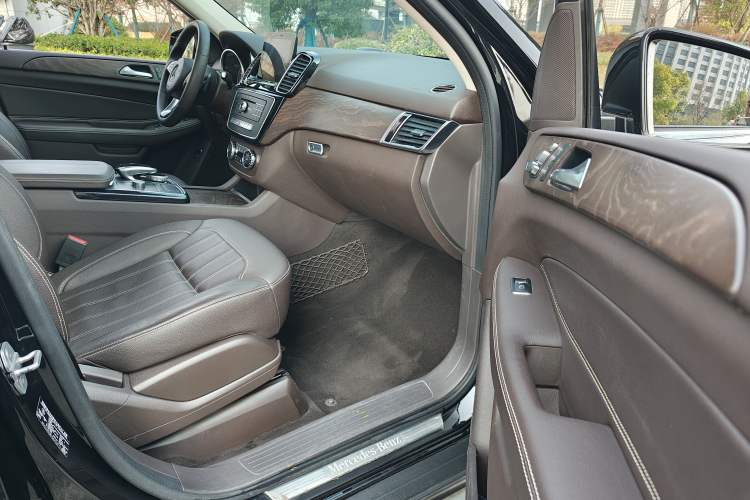 Used Mercedes-Benz GLE 2016 GLE 400 4MATIC Interior 4