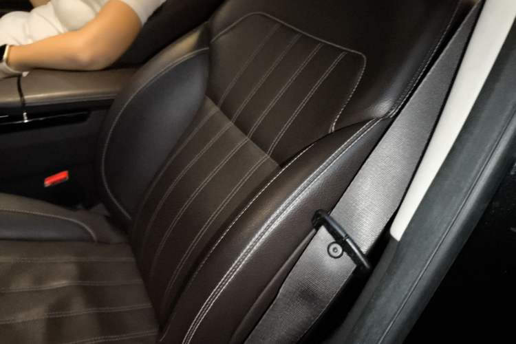 Used Mercedes-Benz GLE 2016 GLE 320 4MATIC Dynamic Edition Left Front Seat