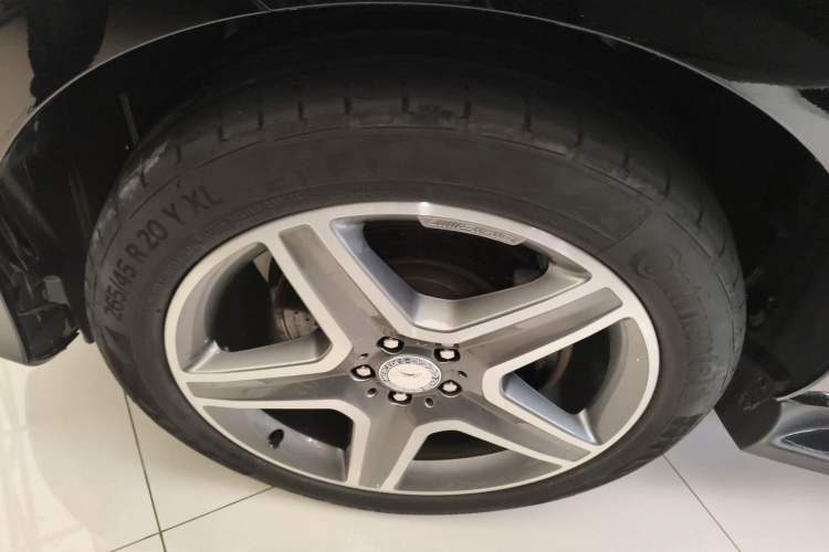 Used Mercedes-Benz GLE 2016 GLE 400 4MATIC Left Front Wheel Hub