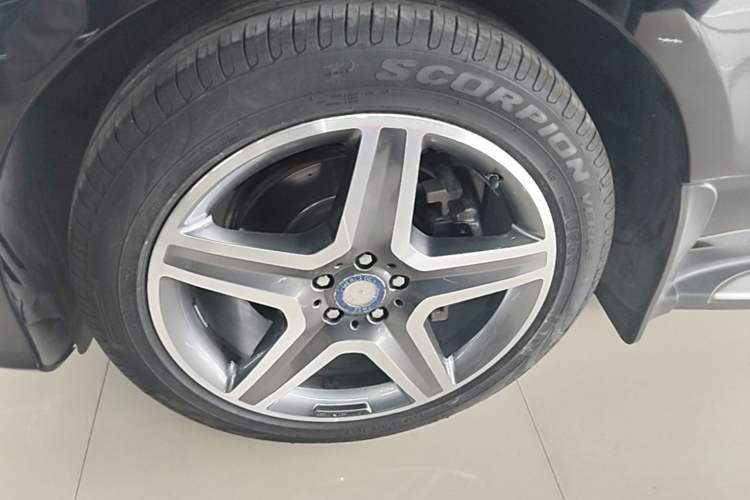 Used Mercedes-Benz GLE 2016 GLE 400 4MATIC Left Front Wheel Hub