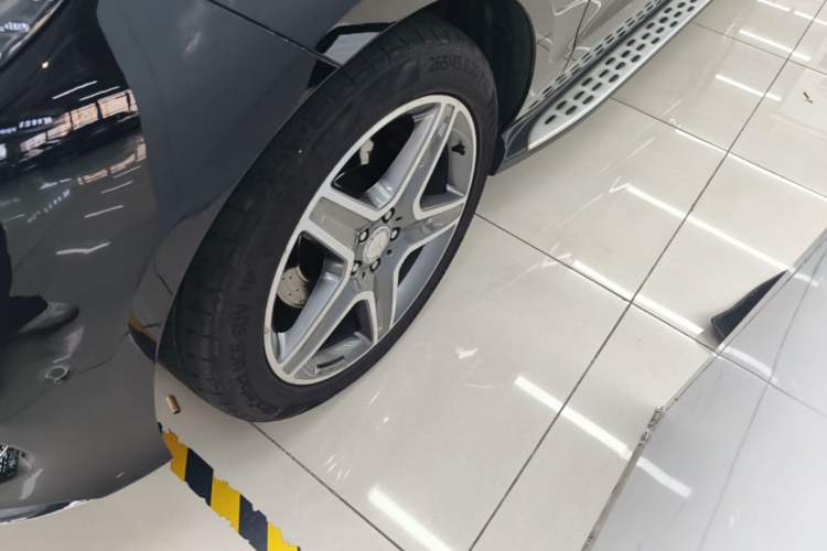 Used Mercedes-Benz GLE 2016 GLE 400 4MATIC Left Front Wheel Hub