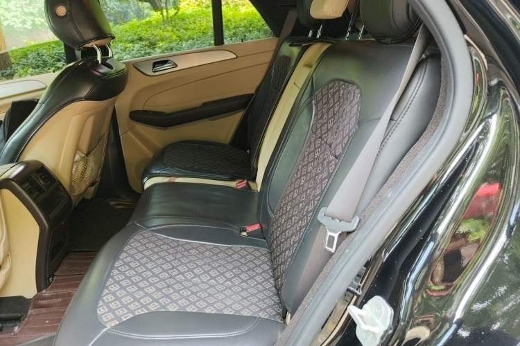 Used Mercedes-Benz GLE 2016 GLE 300 d 4MATIC Left Rear Seat