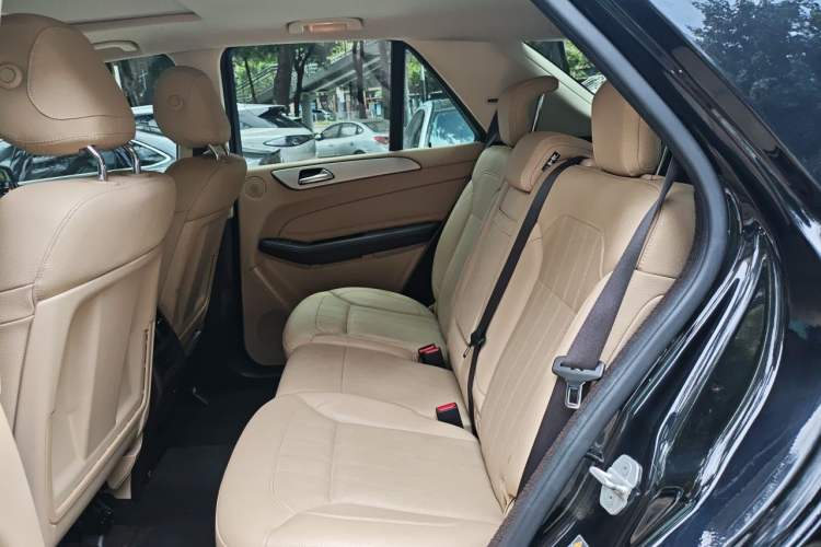 Used Mercedes-Benz GLE 2016 GLE 300 d 4MATIC Left Rear Seat