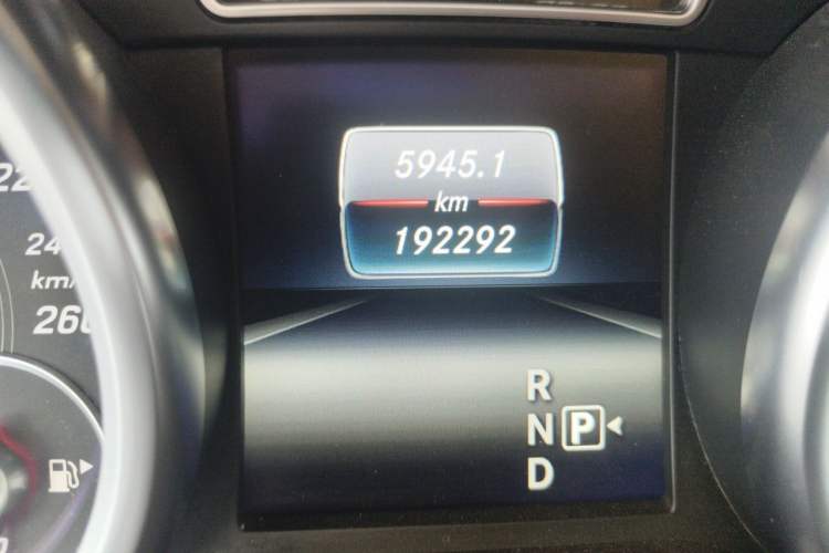 Used Mercedes-Benz GLE 2016 GLE 320 4MATIC Dynamic Edition Odometer Close Up