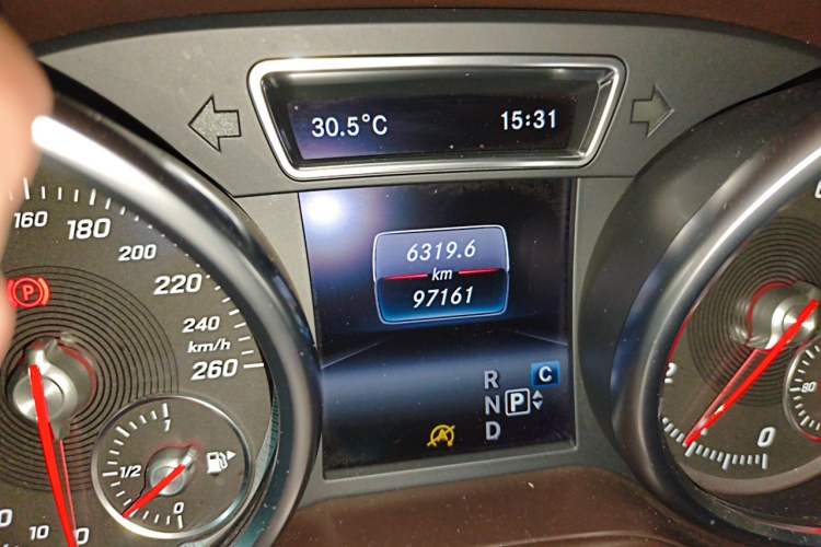 Used Mercedes-Benz GLE 2016 GLE 320 4MATIC Dynamic Edition Odometer Close Up