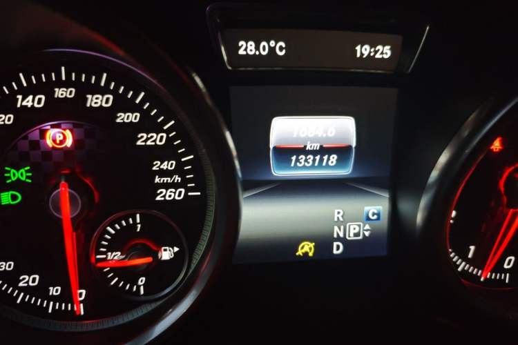 Used Mercedes-Benz GLE 2016 GLE 450 AMG 4MATIC Odometer Close Up