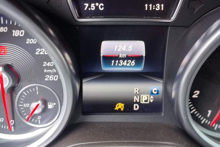 Used Mercedes-Benz GLE 2016 GLE 400 4MATIC Odometer Close Up