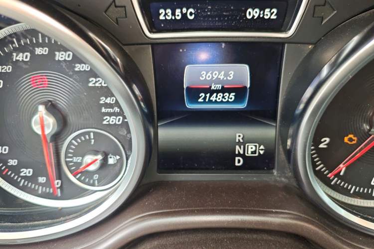Used Mercedes-Benz GLE 2016 GLE 320 4MATIC Dynamic Edition Odometer Close Up