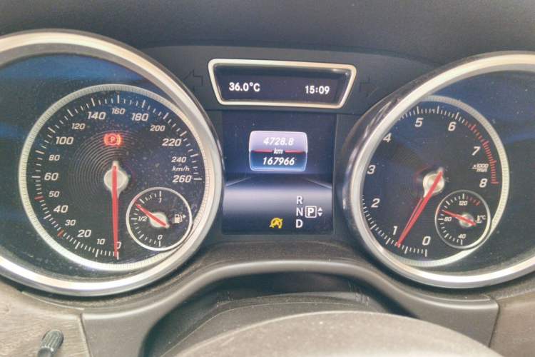 Used Mercedes-Benz GLE 2016 GLE 320 4MATIC Dynamic Edition Odometer Close Up