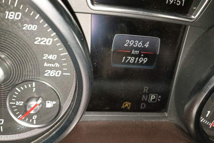 Used Mercedes-Benz GLE 2016 GLE 320 4MATIC Luxury Model Odometer Close Up