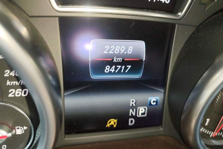 Used Mercedes-Benz GLE 2016 GLE 320 4MATIC Luxury Model Odometer Close Up