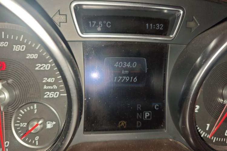 Used Mercedes-Benz GLE 2016 GLE 400 4MATIC Odometer Close Up