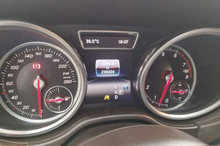 Used Mercedes-Benz GLE 2016 GLE 320 4MATIC Dynamic Edition Odometer Close Up