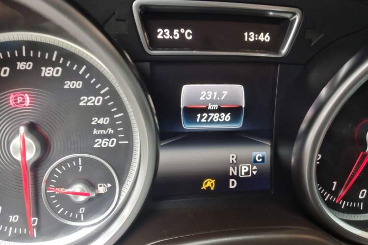 Used Mercedes-Benz GLE 2016 GLE 320 4MATIC Luxury Model Odometer Close Up