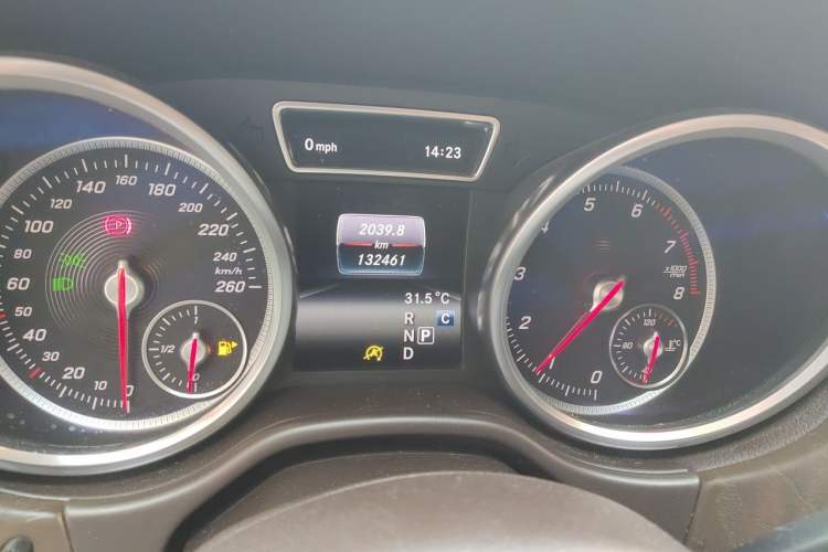 Used Mercedes-Benz GLE 2016 GLE 400 4MATIC Odometer Close Up