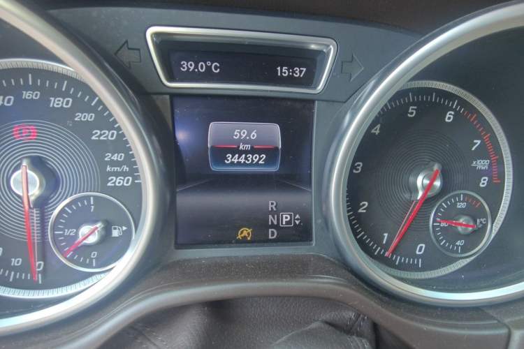 Used Mercedes-Benz GLE 2016 GLE 320 4MATIC Luxury Model Odometer Close Up