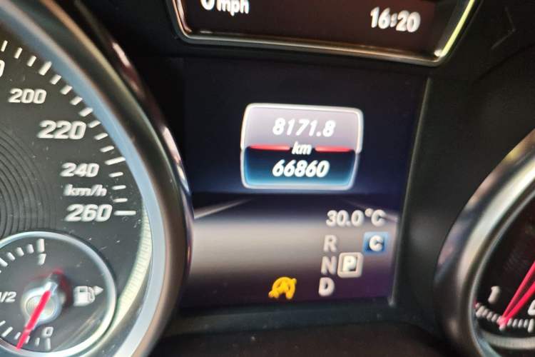 Used Mercedes-Benz GLE 2016 GLE 400 4MATIC Odometer Close Up