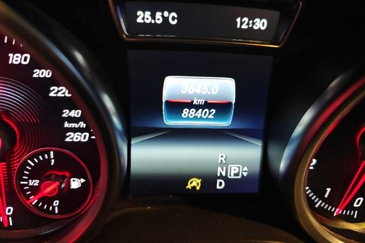 Used Mercedes-Benz GLE 2016 GLE 320 4MATIC Dynamic Edition Odometer Close Up