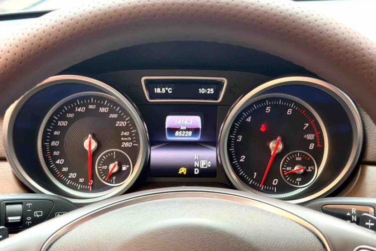 Used Mercedes-Benz GLE 2016 GLE 400 4MATIC Odometer Close Up