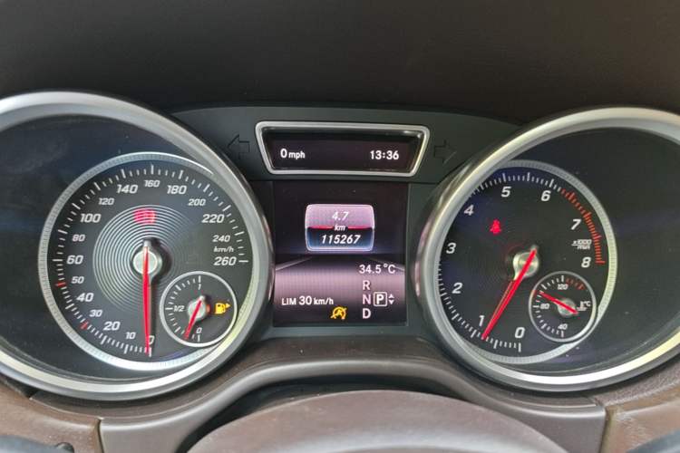 Used Mercedes-Benz GLE 2016 GLE 400 4MATIC Odometer Close Up