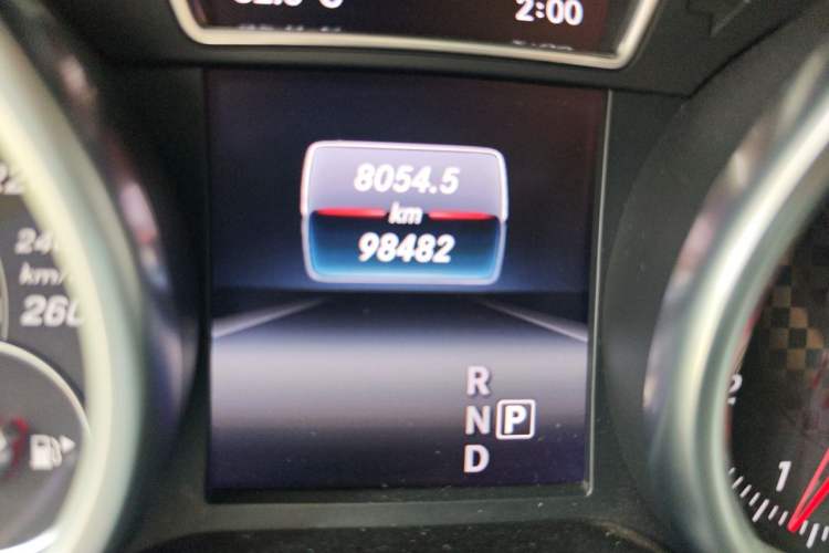 Used Mercedes-Benz GLE  Odometer Close Up