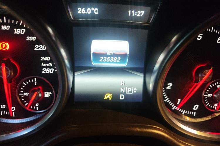 Used Mercedes-Benz GLE 2016 GLE 400 4MATIC Odometer Close Up