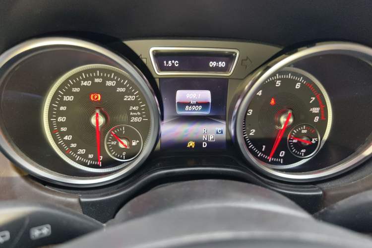 Used Mercedes-Benz GLE 2016 GLE 320 4MATIC Dynamic Edition Odometer Close Up