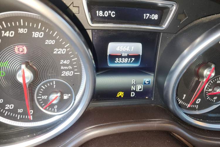 Used Mercedes-Benz GLE 2016 GLE 320 4MATIC Dynamic Edition Odometer Close Up