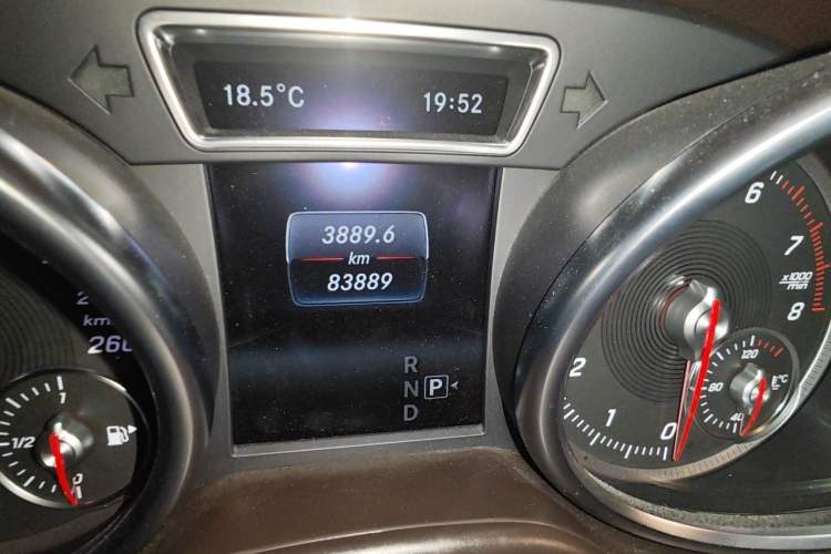 Used Mercedes-Benz GLE 2016 GLE 320 4MATIC Dynamic Edition Odometer Close Up