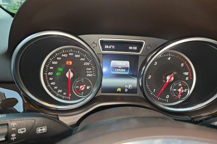 Used Mercedes-Benz GLE 2016 GLE 350 d 4MATIC Odometer Close Up