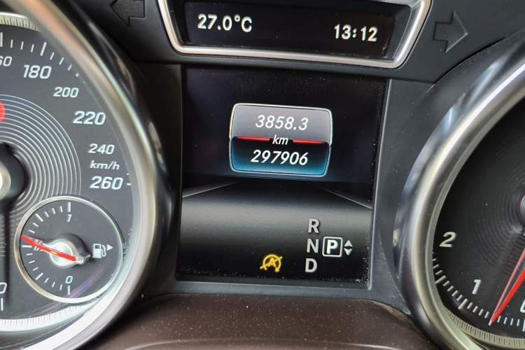 Used Mercedes-Benz GLE 2016 GLE 320 4MATIC Luxury Model Odometer Close Up
