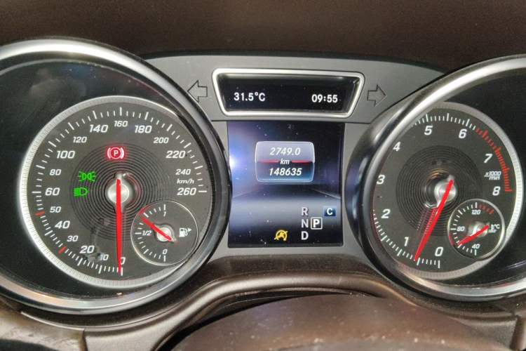 Used Mercedes-Benz GLE 2016 GLE 320 4MATIC Luxury Model Odometer Close Up