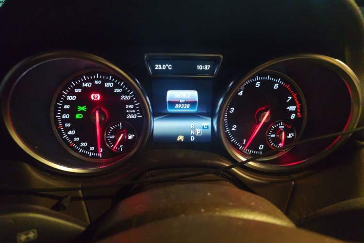 Used Mercedes-Benz GLE 2016 GLE 400 4MATIC Odometer Close Up