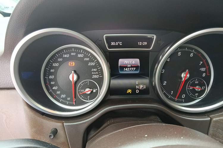 Used Mercedes-Benz GLE 2016 GLE 400 4MATIC Odometer Close Up