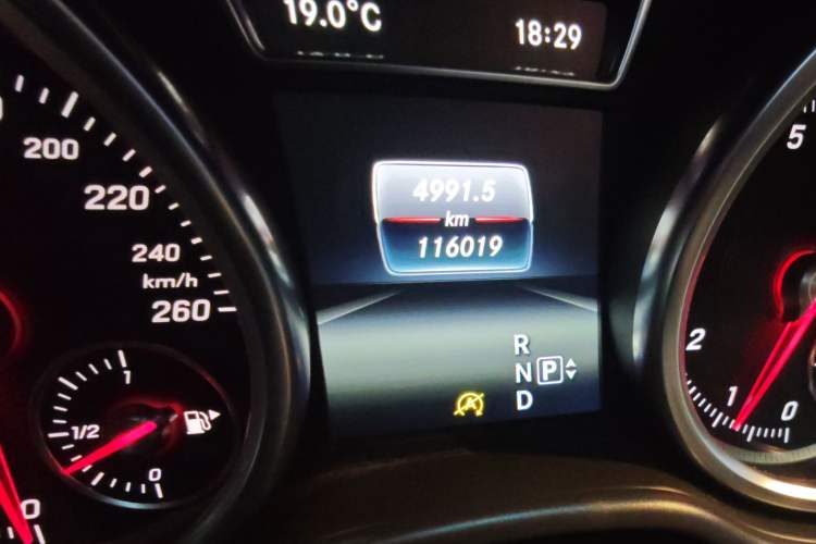 Used Mercedes-Benz GLE 2016 GLE 320 4MATIC Dynamic Edition Odometer Close Up