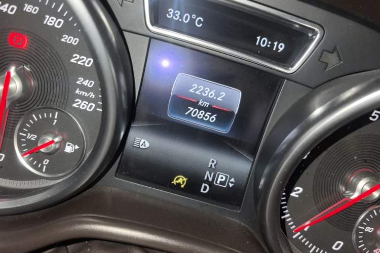 Used Mercedes-Benz GLE 2016 GLE 320 4MATIC Dynamic Edition Odometer Close Up